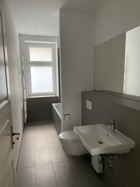 Neuwertige 2-Zimmer-Wohnung mit Einbauküche — photo 1